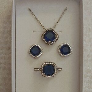 White Gold And Dark Blue Sapphire Jewelry Set